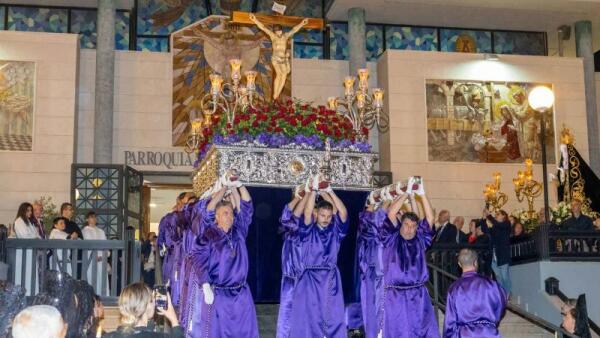 El Jueves Santo de Benidorm se vive en Foietes y Colonia Madrid 