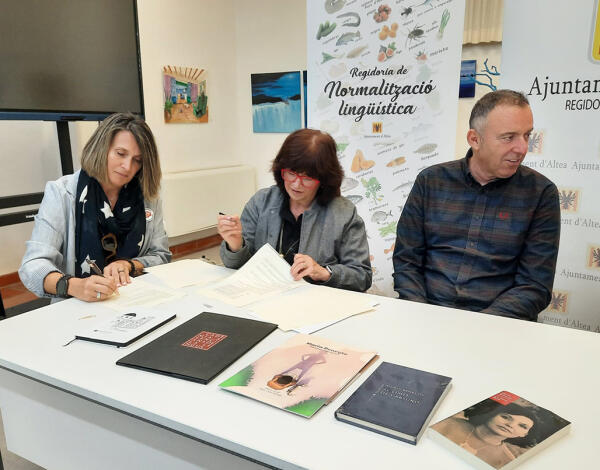 L’AVL i l’Ajuntament d’Altea firmen un conveni de col·laboració per a promoure l’ús del valencià en tots els àmbits públics