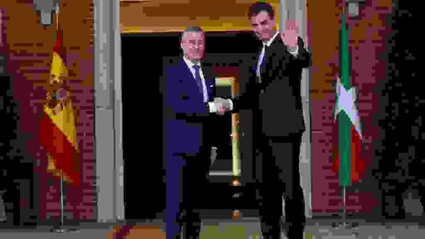 S&aacute;nchez y Urkullu dan luz verde a un grupo de trabajo sobre transferencias al Pa&iacute;s Vasco y otro sobre el acercamiento de presos