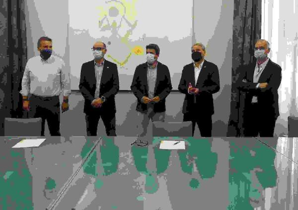 Carlos Maz&oacute;n firma un acuerdo de intenciones con los rectores de la UA y la UMH con el fin de favorecer la transferencia de conocimientos y tecnolog&iacute;a 