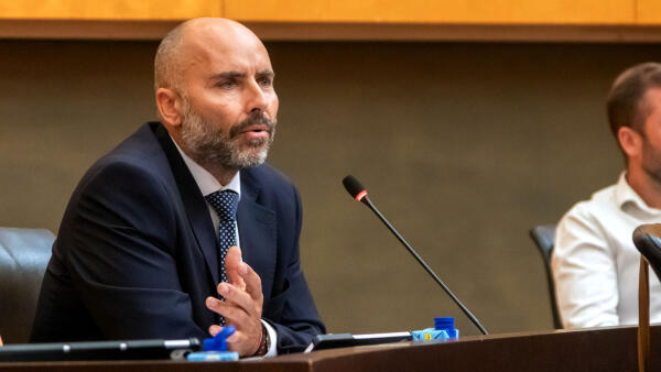 Muñoz: “El contrato de la zona azul y la grúa está en tramitación desde el mes de febrero”