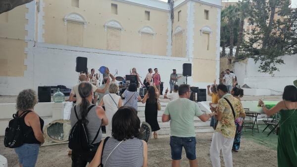 Ayer se inauguró “Estiu a la Senyoreta”, la nueva oferta de ocio de los fines de semana de verano en la playa centro