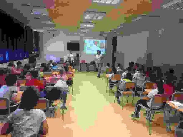 Finestrat celebra charlas en los centros educativos para concienciar a los escolares sobre la importancia de donar sangre 