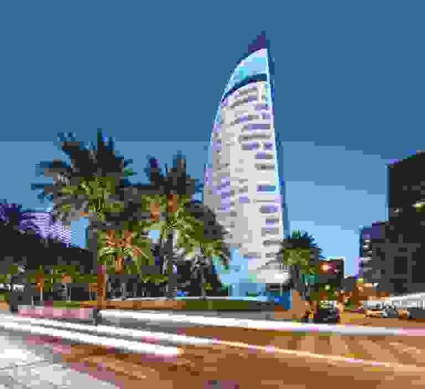 Delfin Tower logra el certificado de urbanismo sostenible con puntos de carga para coche el&eacute;ctrico