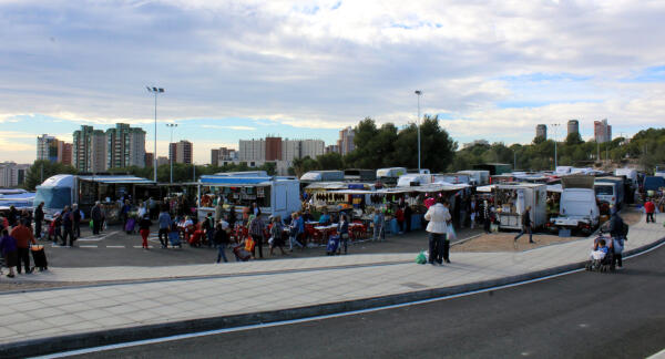 El mercadillo municipal vuelve a Mercasa a partir del próximo miércoles 6 de agosto