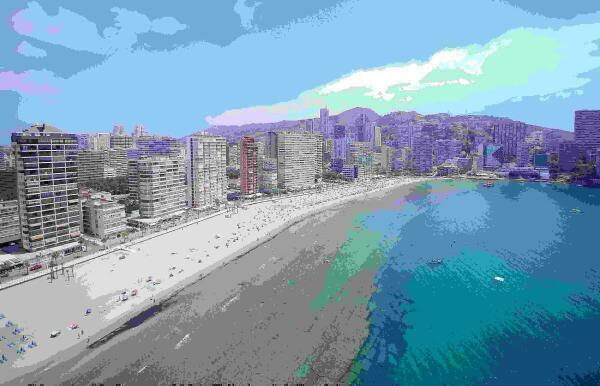 Las playas de Benidorm rozan los 110.000 usuarios en sus dos primeras semanas de actividad.
