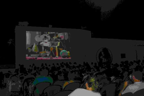 La Nuc&iacute;a &middot; El Cine Estival Familiar volvi&oacute; a reunir a las familias  bajo las estrellas con &ldquo;Canta&rdquo;