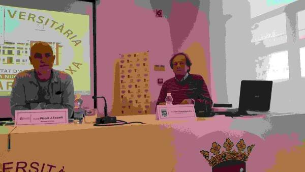 Un profesor de la Universidad de Atenas defiende sus tesis en la Seu de La Nuc&iacute;a