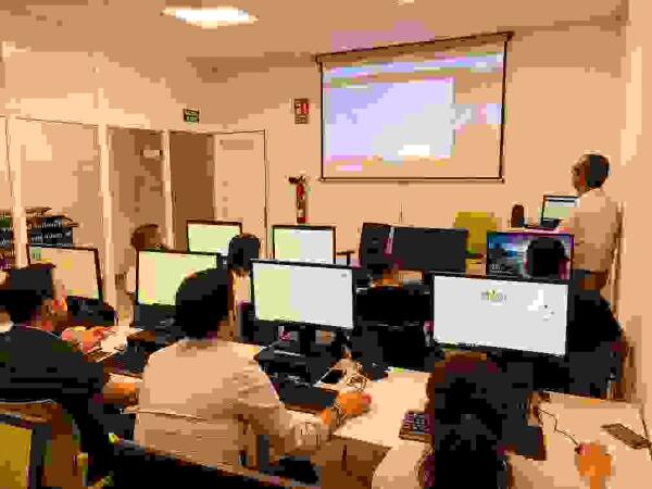 Primera sesión formativa con Google para ayudar a las empresas de Finestrat a potenciar su presencia en internet 