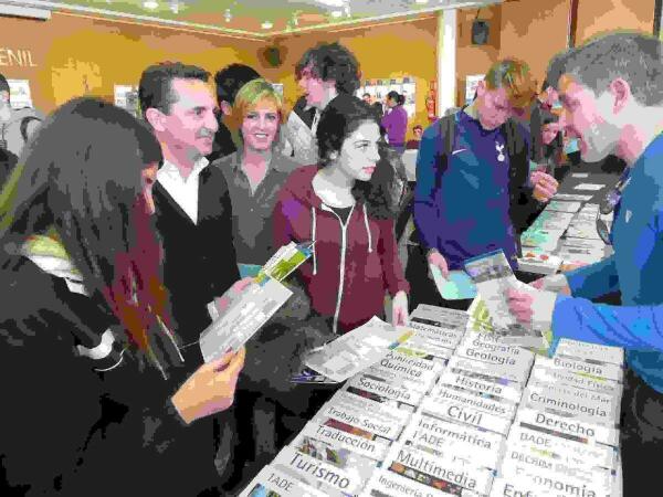 La Nuc&iacute;a &middot; 230 alumnos de secundaria  se &ldquo;orientan&rdquo;  en su futuro acad&eacute;mico en el Centre Juvenil