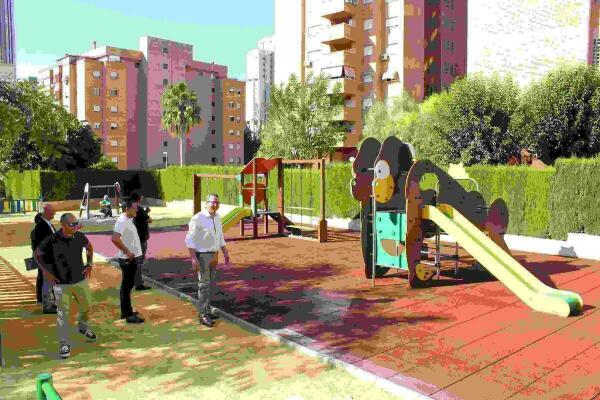  Benidorm &middot; El Ayuntamiento invierte 60.000 euros en la reforma de las zonas infantil y deportiva de La Cala