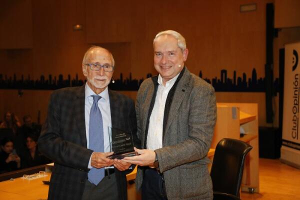 El Doctor D. José Mir Pallardó, nos ha ofrecido en la tarde de ayer en el Salón de Actos del Ayuntamiento de Benidorm una gran conferencia que ha tenido por título "Trasplante, después de la muerte hay vida". 