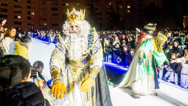 La magia de la Navidad vuelve a Benidorm en la Gran Cabalgata de Reyes Magos