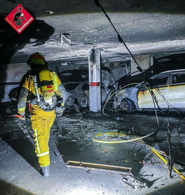 INCENDIO DE VARIOS VEHÍCULOS EN BENIDORM 