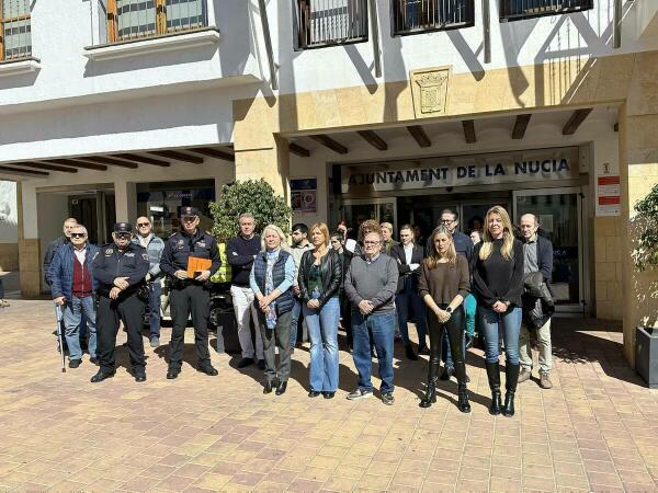 Minuto de silencio en La Nucía por las víctimas del incendio de la Vila Joiosa