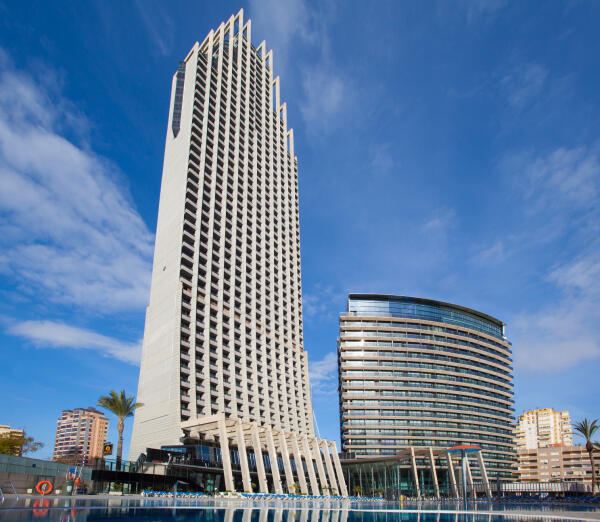 XX Subida Vertical al Gran Hotel Bali. En el hotel m&aacute;s alto de Europa. El desaf&iacute;o que mira al cielo