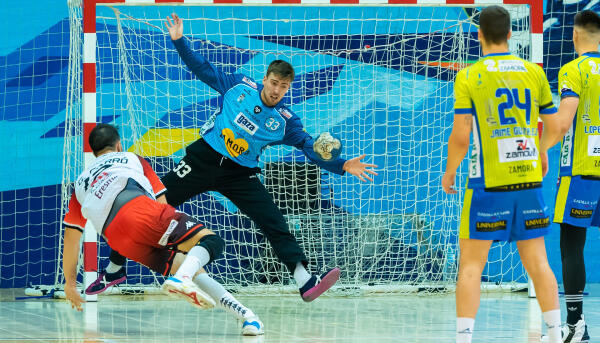 David Mach, experiencia y solidez para la portería del Balonmano Servigroup Benidorm 