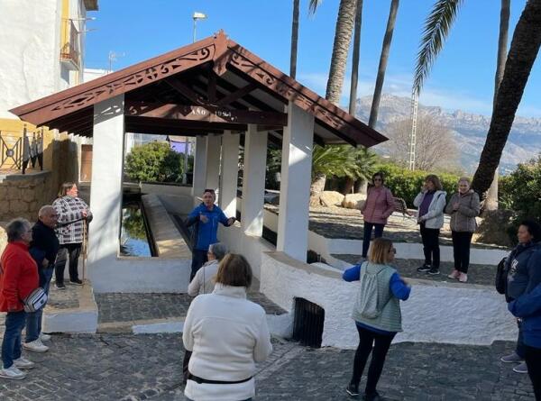 El quinto paseo saludable recorrió el casco antiguo de La Nucía 