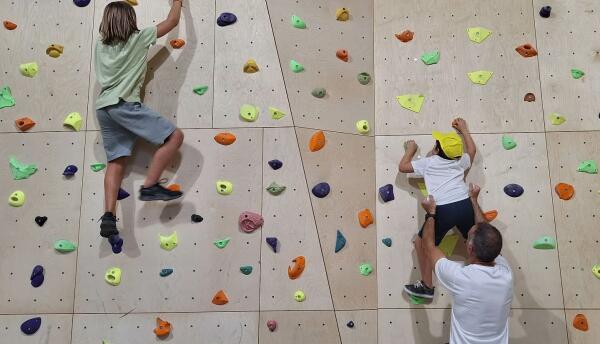 Villajoyosa arranca el programa de actividades municipales 2026-2027 para adultos y ni&ntilde;os con m&aacute;s de 2.600 inscritos 