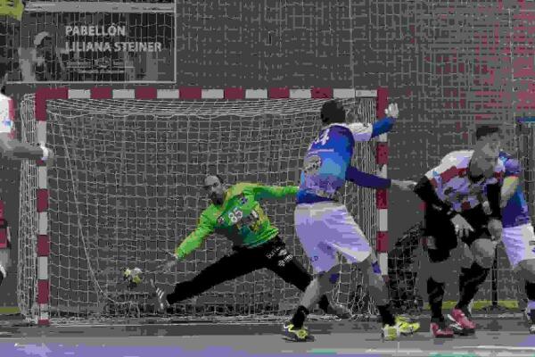 El portero Mile Mijuskovic no seguirá en el Balonmano Benidorm
