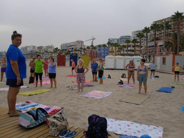 Alrededor de 200 personas han participado en las actividades gratuitas que ha organizado la concejalía de Deportes este verano en la playa centro