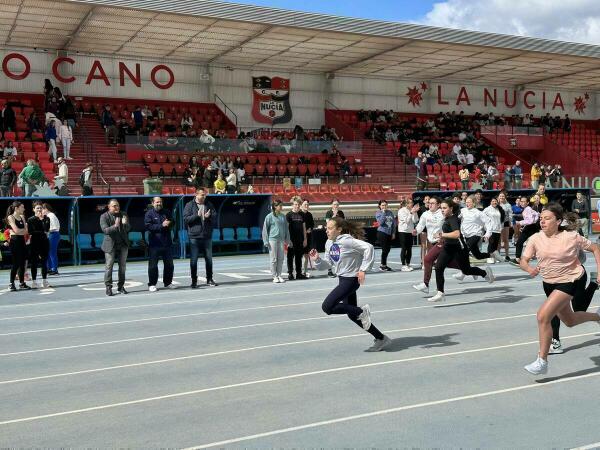 700 estudiantes compiten en las “I Olimpiades del Institut” en el Estadi Olímpic