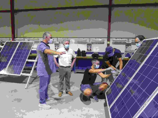 15 desempleados se forman en &ldquo;Fotovoltaica&rdquo;.