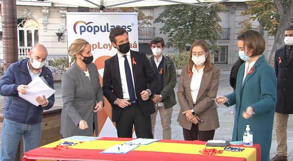 PP, Cs y Vox respaldan a la escuela concertada en su protesta frente al Congreso 