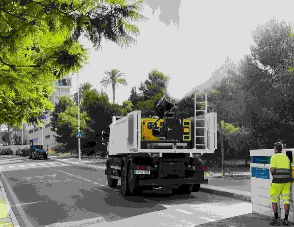 Benidorm incorpora un ca&ntilde;&oacute;n nebulizador para desinfectar las calles de forma r&aacute;pida. 