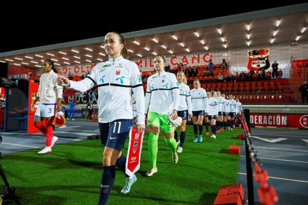 Francia gana 1-2 a Noruega en el Estadi Olímpic de La Nucía 