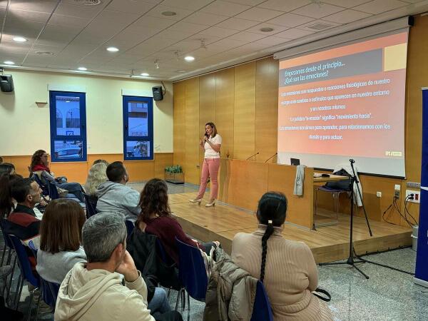 La V Escuela de Familias tratar&aacute; las &ldquo;adicciones&rdquo; este viernes