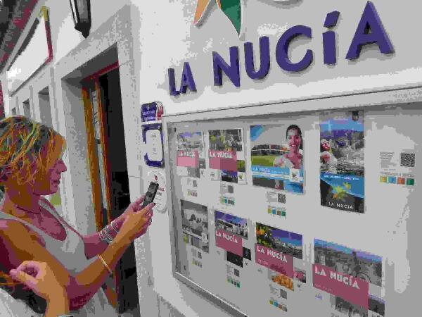 La oficina de Turismo reabre con &ldquo;folletos QR&rdquo;. 