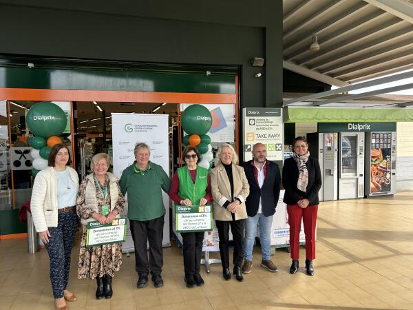 Jornada solidaria a beneficio de AECC La Nuc&iacute;a en Dialprix 