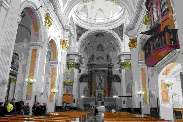 Callosa &middot; Los participantes del seminario de t&eacute;cnicos y reparadores de instrumentos musicales realizan una visita al &oacute;rgano de la Iglesia