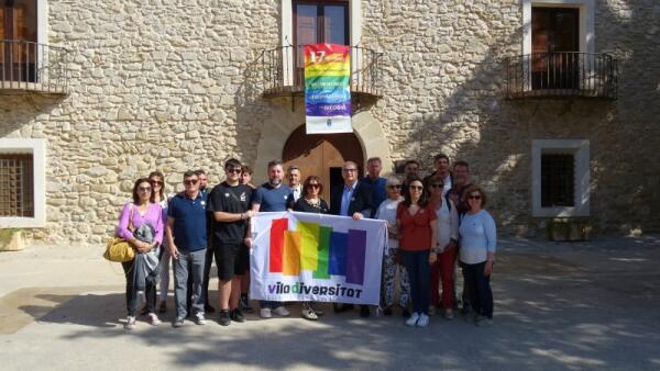 El Ayuntamiento de la Vila Joiosa y Vila Diversitat conmemoran el Día Internacional contra la Homofobia, la Transfobia y la Bifobia