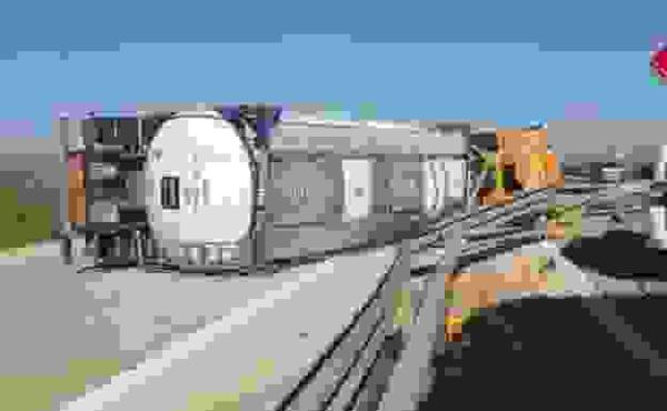 Vuelca un cami&oacute;n con material para hacer jab&oacute;n en la AP-7.