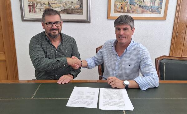 Villajoyosa renueva el convenio con la Cofradía de Pescadores y aumenta hasta los 50.000 euros la subvención para apoyar al sector pesquero  