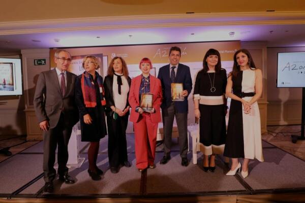 María Zaragoza exalta su pasión por los libros y la cultura en La biblioteca de fuego, Premio Azorín 2022