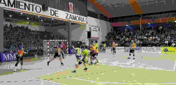 Balonmano &bull; Victoria en Zamora con claro dominio del Benidorm