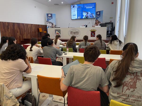 18 j&oacute;venes &ldquo;entrenan&rdquo; para la PAU en la Seu Universit&agrave;ria de La Nucia