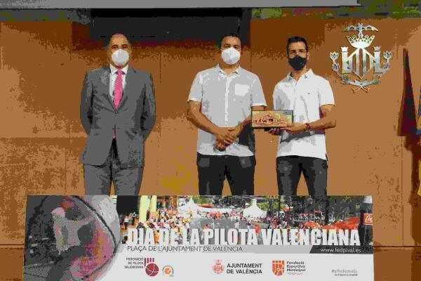 La Federaci&oacute; premia a la &ldquo;Escola de Pilota&rdquo; de La Nuc&iacute;a