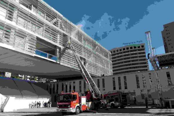Benidorm &middot; Polic&iacute;a Local, bomberos y Cruz Roja participan en un simulacro de incendio en el Ayuntamiento 