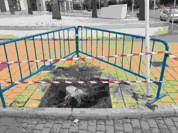 Reparan aceras en la Cala de La Vila 