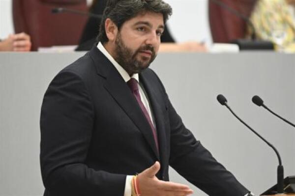 López Miras ofrece a Vox formar parte del Gobierno regional y evitar nuevas elecciones 