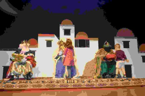 La Cabalgata de Reyes de La Nuc&iacute;a congreg&oacute; a m&aacute;s de 3.000 personas