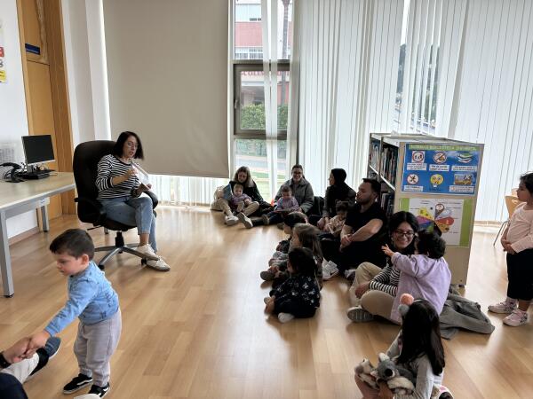 “L’Hora del Conte” celebró su primera sesión el pasado viernes en la Biblioteca