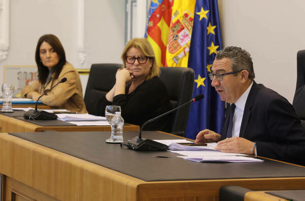 La Diputación refuerza hasta los 2,6 millones de euros la inversión destinada a financiar los servicios sociales de ocho municipios y dos mancomunidades 