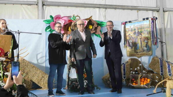 Benidorm celebra la fiesta de Sant Antoni con la romería y la ofrenda al santo en la Ermita de Sanz y el pregón de Vicente Fuster 