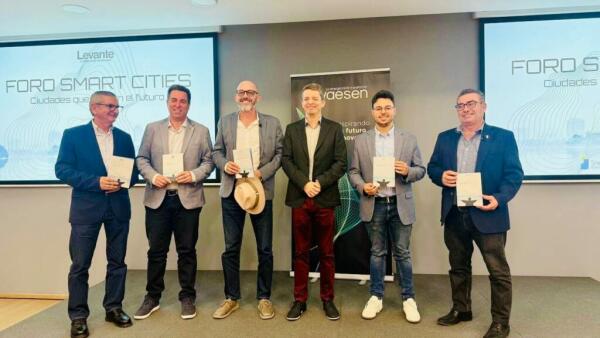 Finestrat recibe la Guía Smart City para avanzar en transformación verde y digital