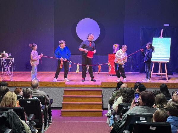 El Teatre Sindicat se llenó en la VII Gala de la Magia 